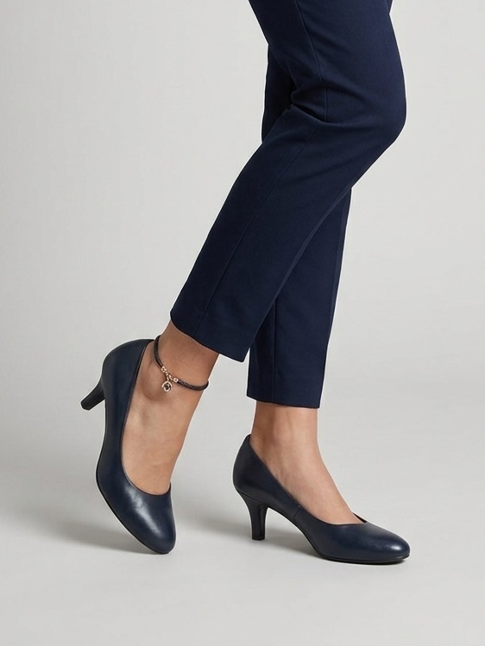LifeStride Parigi Pumps Womens Size 10W Navy Blue Classic Low Mid Kitten Heels